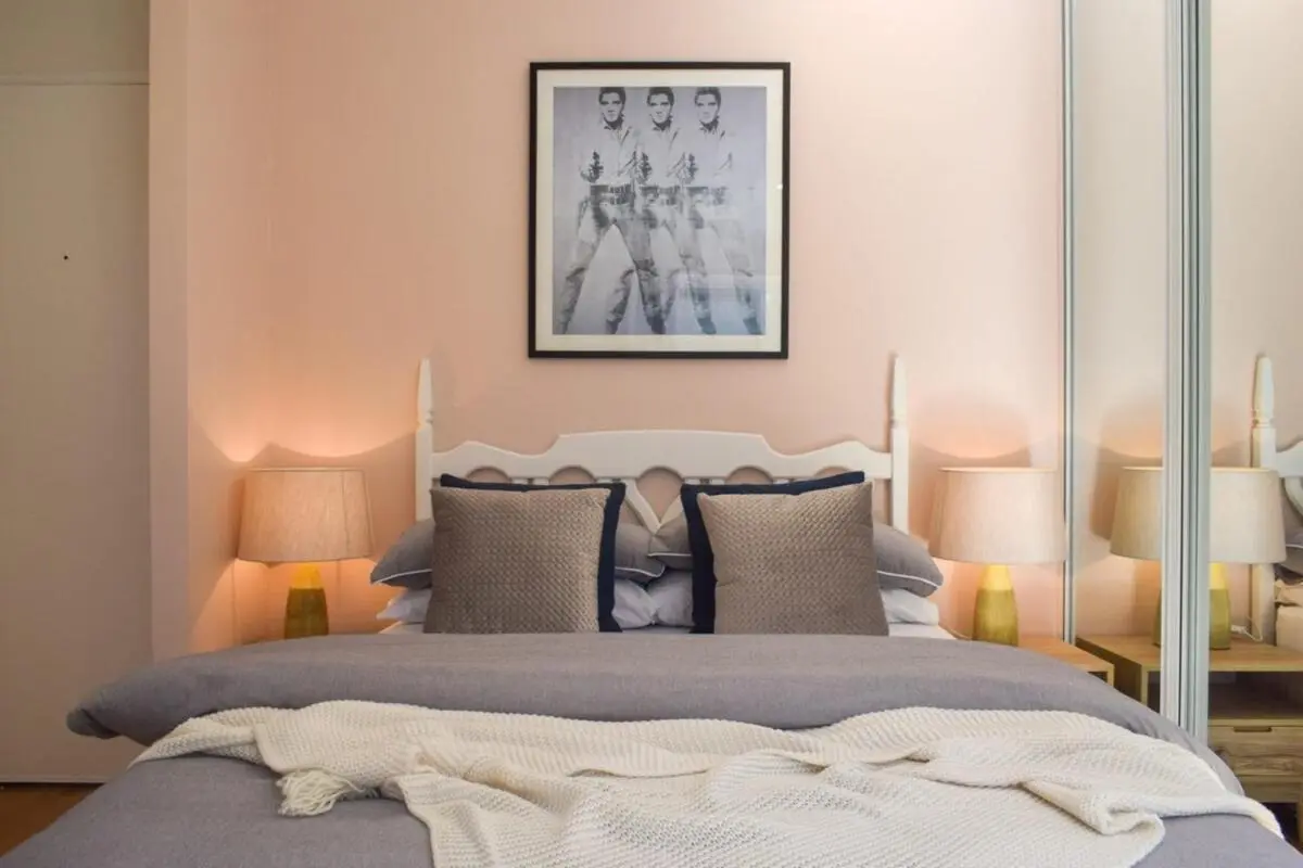 Image 1 of Sun-Drenched 1 Bed Studio Apartment In Newtown