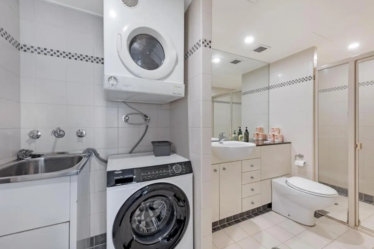 Image 2 of Sydney CBD Studio I City Views I Sleeps 4 People