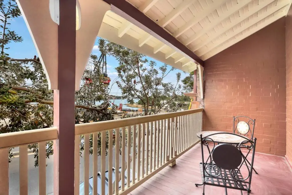 Image 4 of Sydney CBD Waterview Apartment 54A