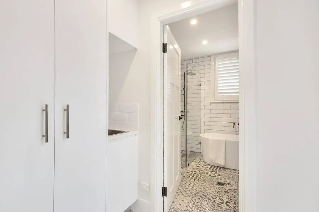 Image 5 of Sydney CBD Waterview Home 60