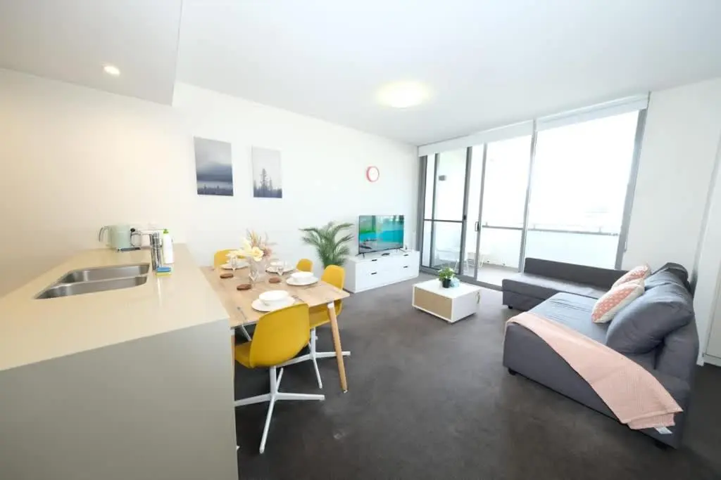 Image 3 of Sydney wentworth point 2bed close SYD Olympic park