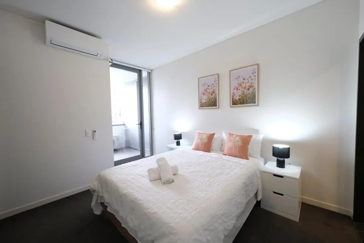 Image 2 of Sydney wentworth point 2bed close SYD Olympic park
