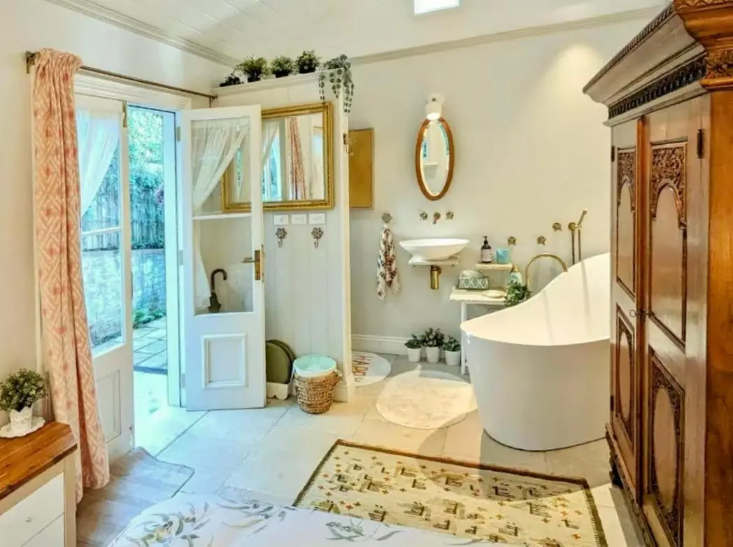 Image 2 of The Bath House cosy &luxe garden Cottage near CBD