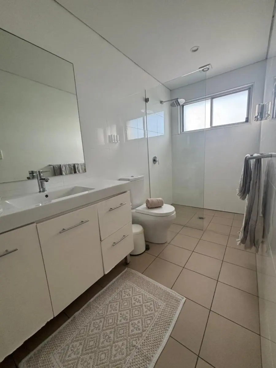 Image 2 of The Gallery Suite – Ocean Views & Creative Vibes