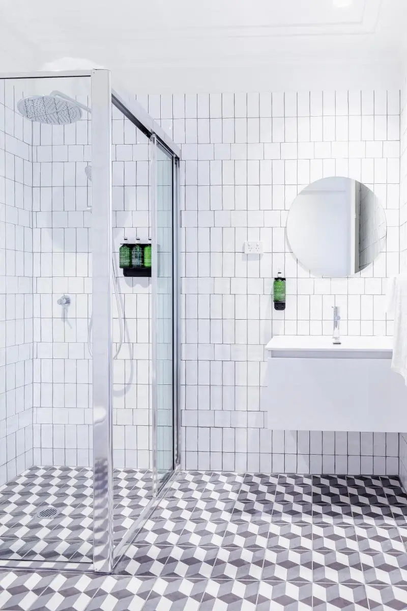 Image 3 of The Lakes Hotel, Rosebery