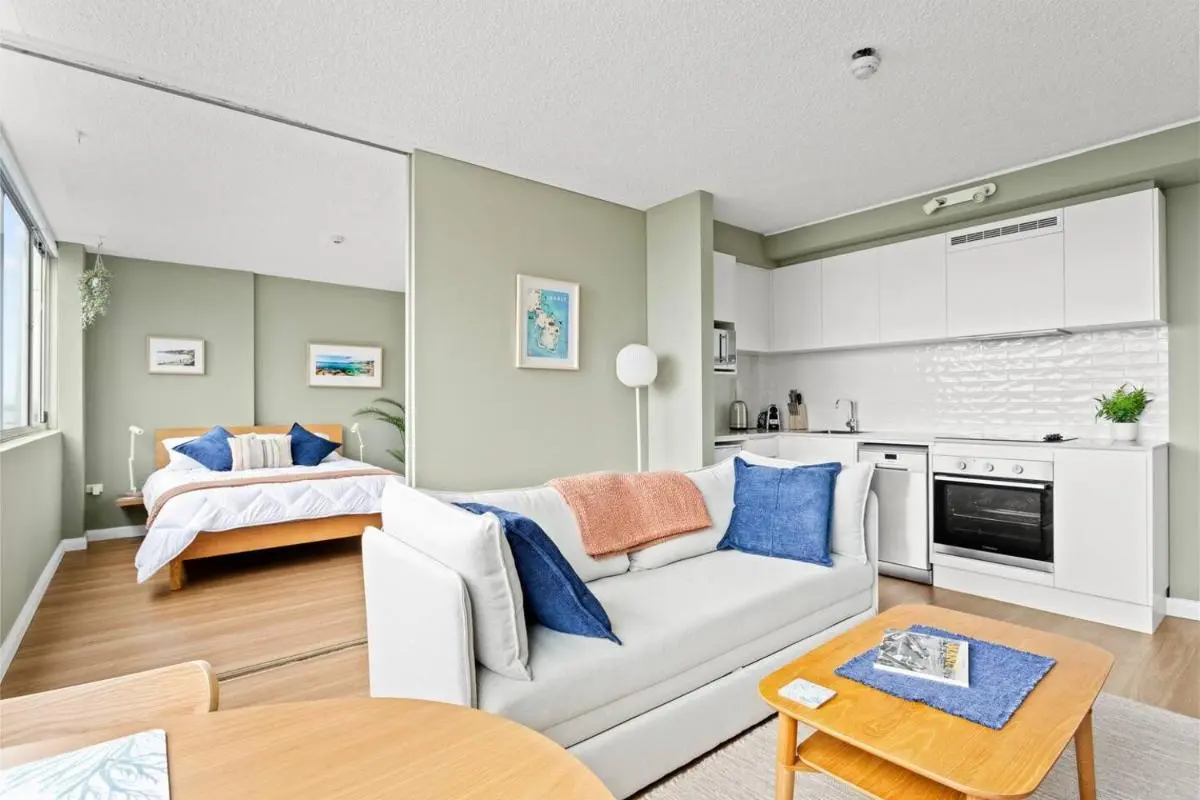 Image 4 of The Norfolk – A Bright Beachside Hideaway with Pool