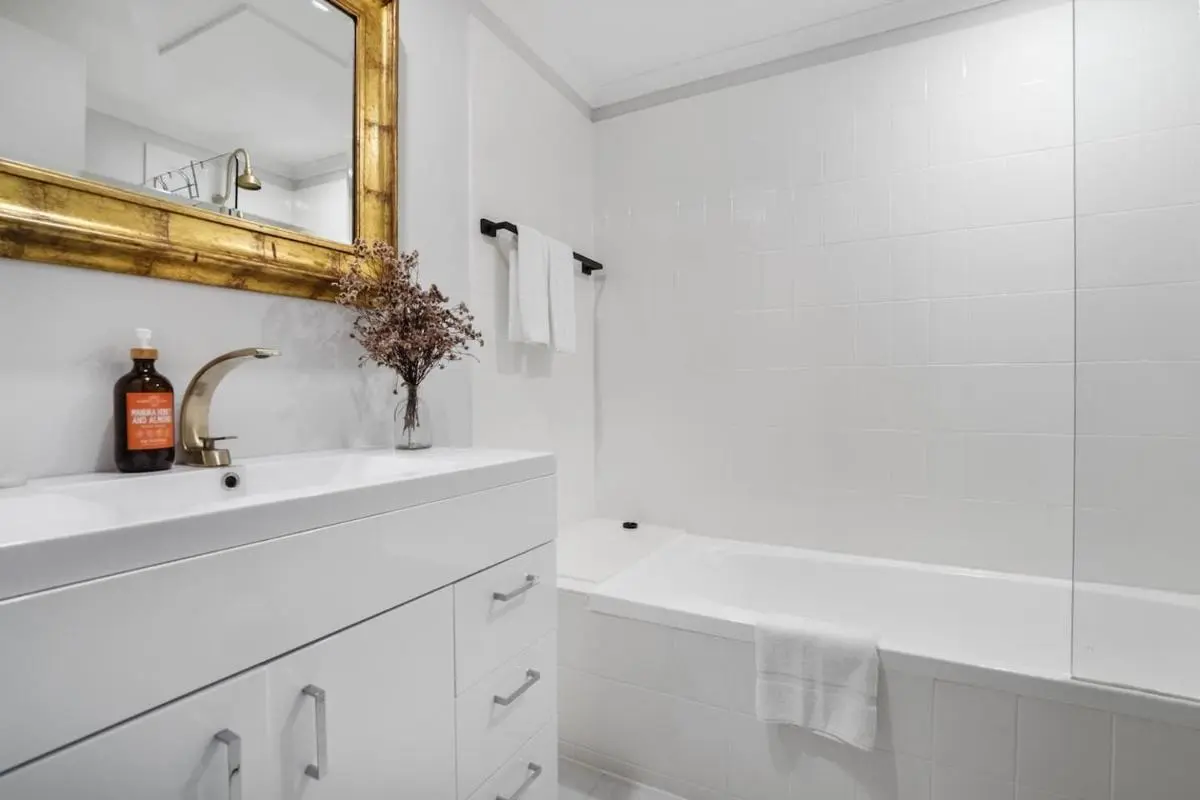 Image 2 of Viva Verdant – Stroll to Darling Harbour and CBD