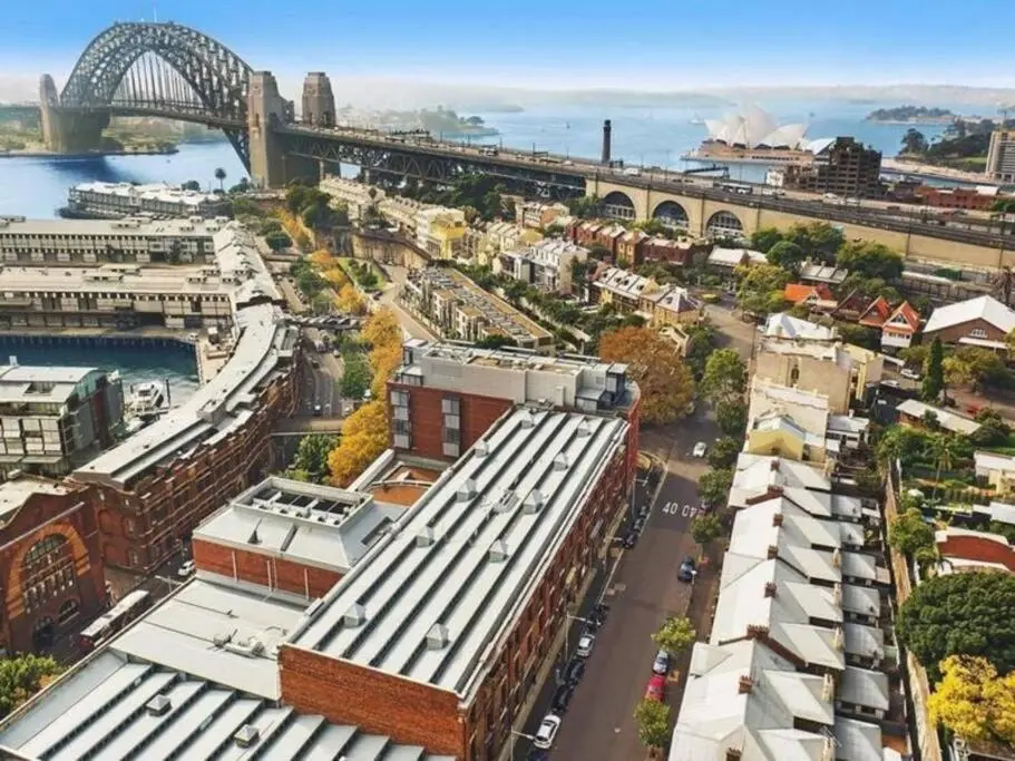 Image of Walk to the Opera House
