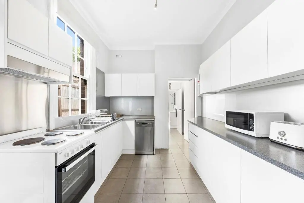 Image 3 of Walk to the Opera House