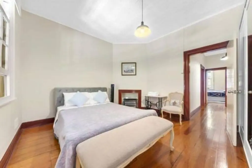 Image 1 of Walk to the Opera House