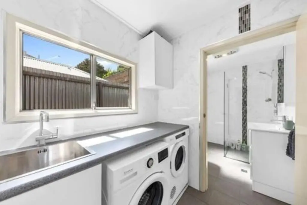 Image 2 of Walk to the Opera House