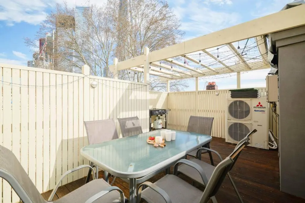 Image 3 of Water front – KING 3 Room Rooftop The Rocks #E2