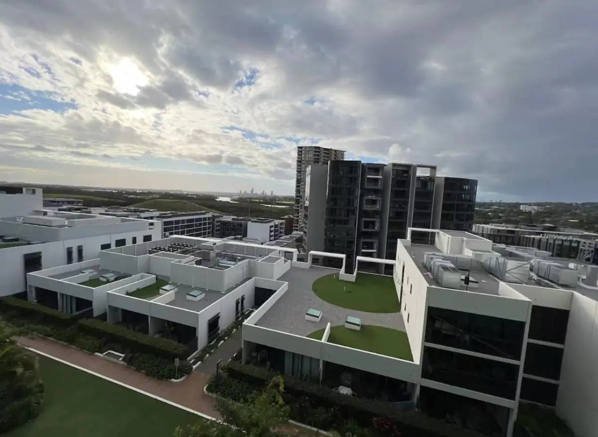 Image 2 of Waterfront 2 bedders Whole unit w car space 2m