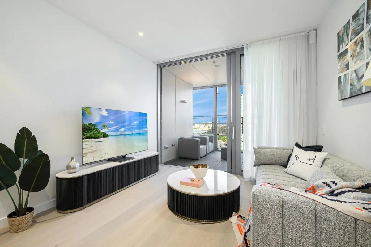 Image 5 of Waterfront CBD luxury 1Br with best view