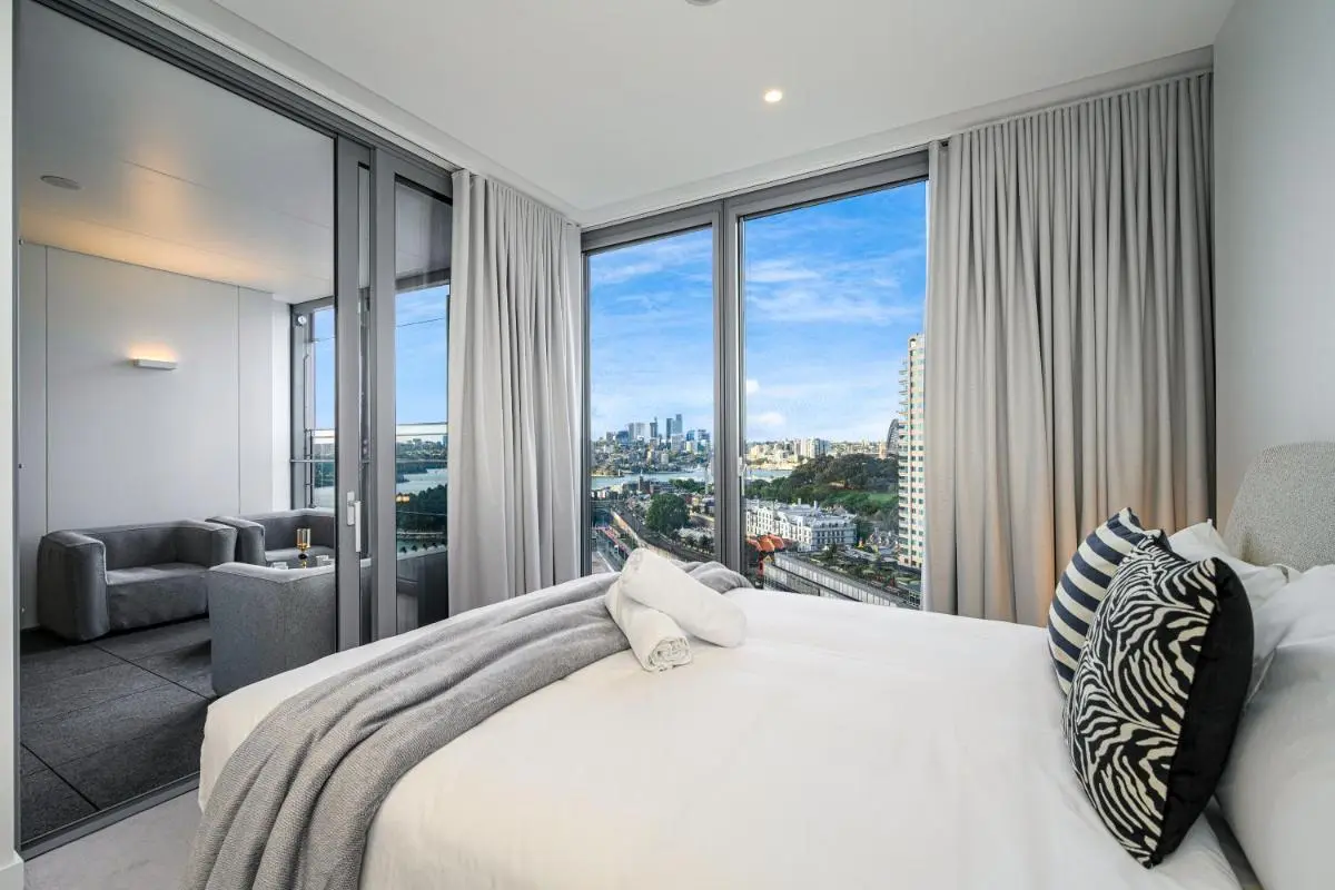 Image 1 of Waterfront CBD luxury 1Br with best view