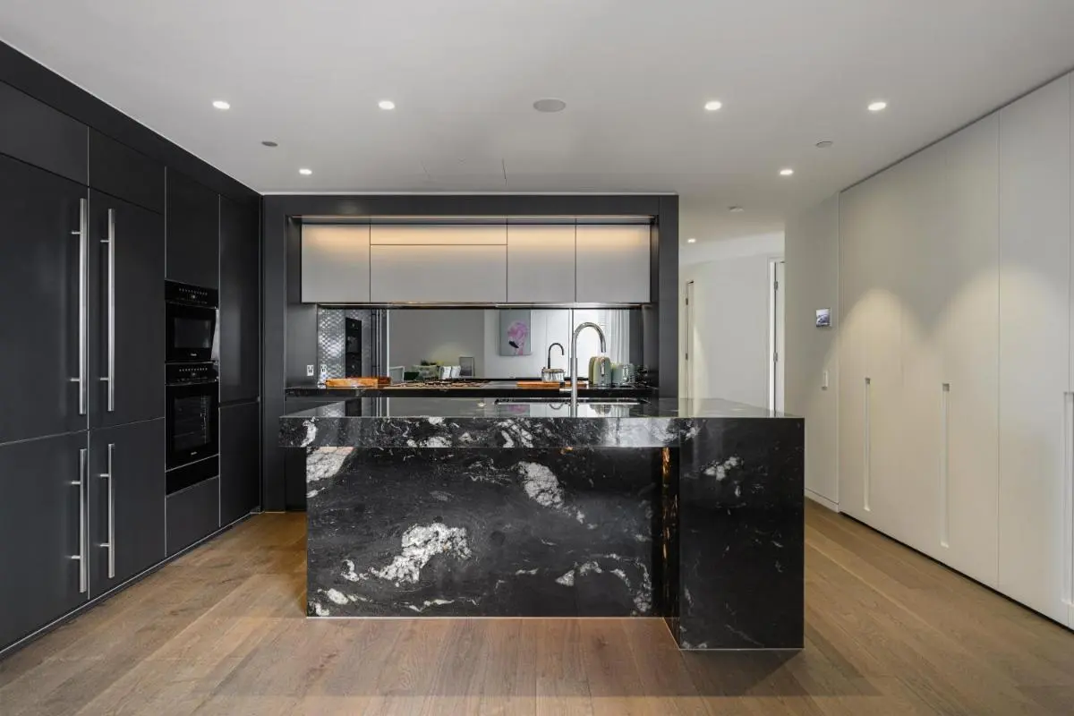 Image 4 of Waterfront CBD luxury 3Br best view & 2 Parkings