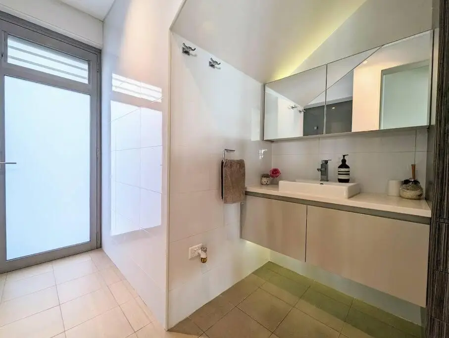 Image 2 of Waterfront Oasis ,Panoramic Views, Infinity Pool