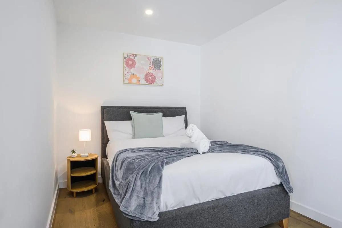 Image 6 of Waterloo 1Br town close to Train Shopping