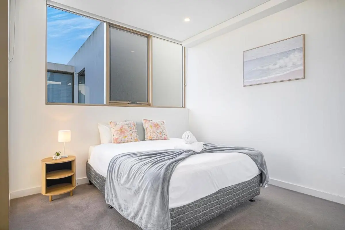 Image 1 of Waterloo 1Br town close to Train Shopping