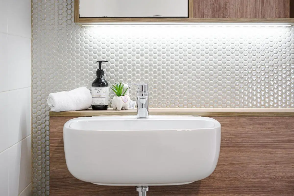 Image 2 of Waterloo 1Br town close to Train Shopping