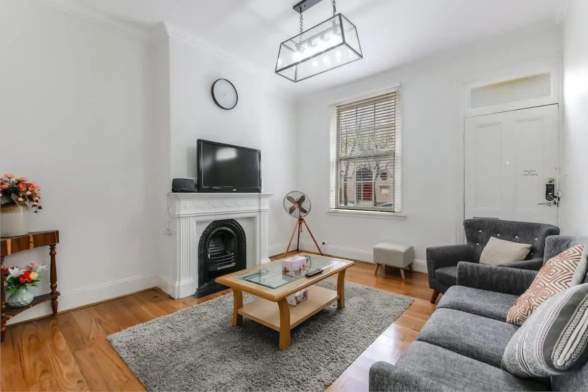 Image 2 of Waterview terrace in rock