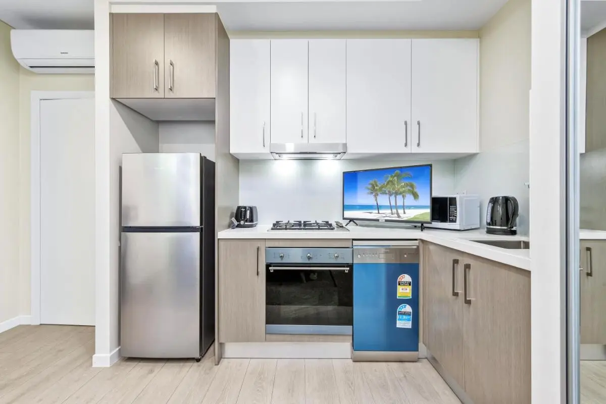 Image 2 of studio near Airpot Bay City