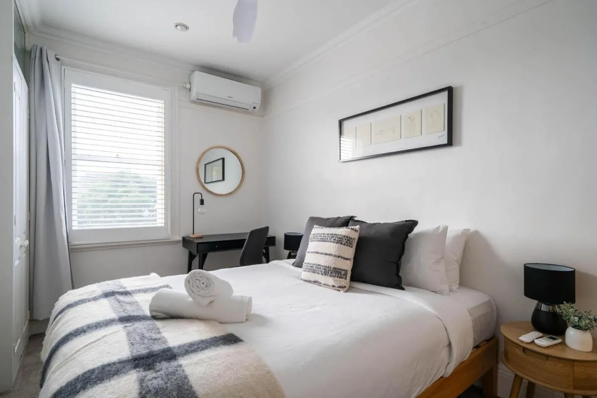 Image 6 of ‘the Enmore’ – In The Heart Of Everything Newtown