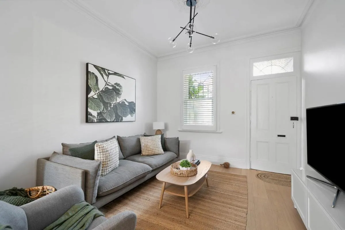 Image 4 of ‘the Enmore’ – In The Heart Of Everything Newtown