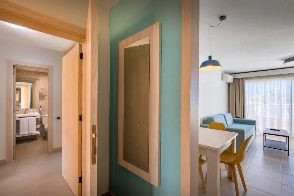 Image 2 of Allegro Isora