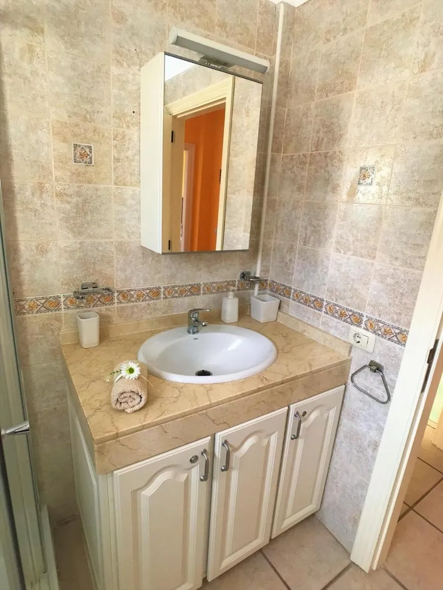 Image 3 of Benimar 28