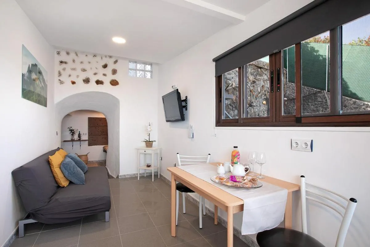 Image 3 of Bisangel House