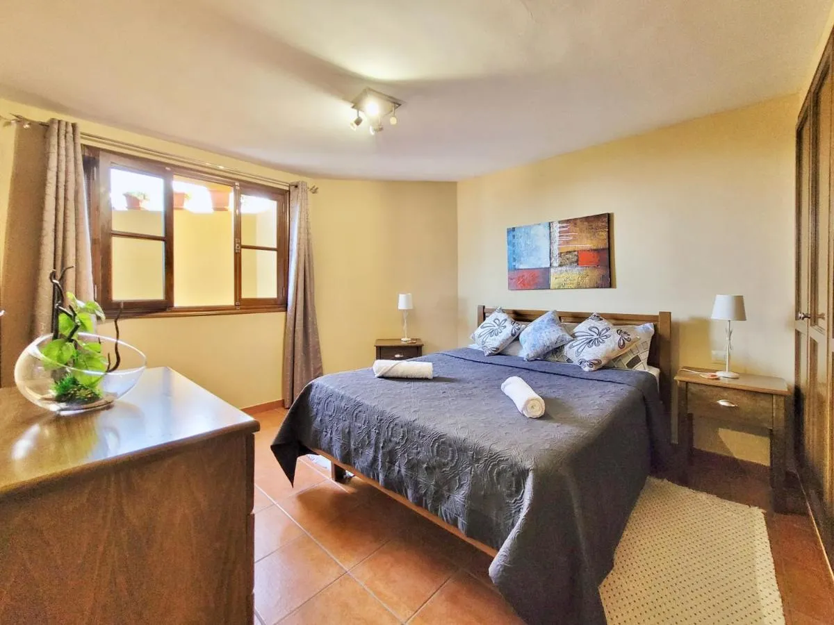 Image 1 of Bollullo Sunset – Araguaney