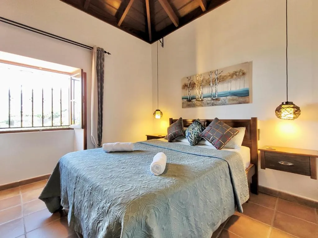 Image 1 of Bollullo Sunset – Ceiba