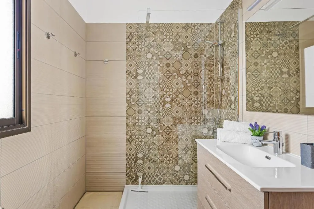 Image 6 of Central Penthouse, close to the Natural pools with Big terrace, ocean & city view