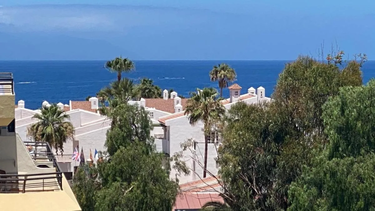 Image 6 of ENJOY A SUNNY APARTMENT WITH POOL NEXT TO THE SEA