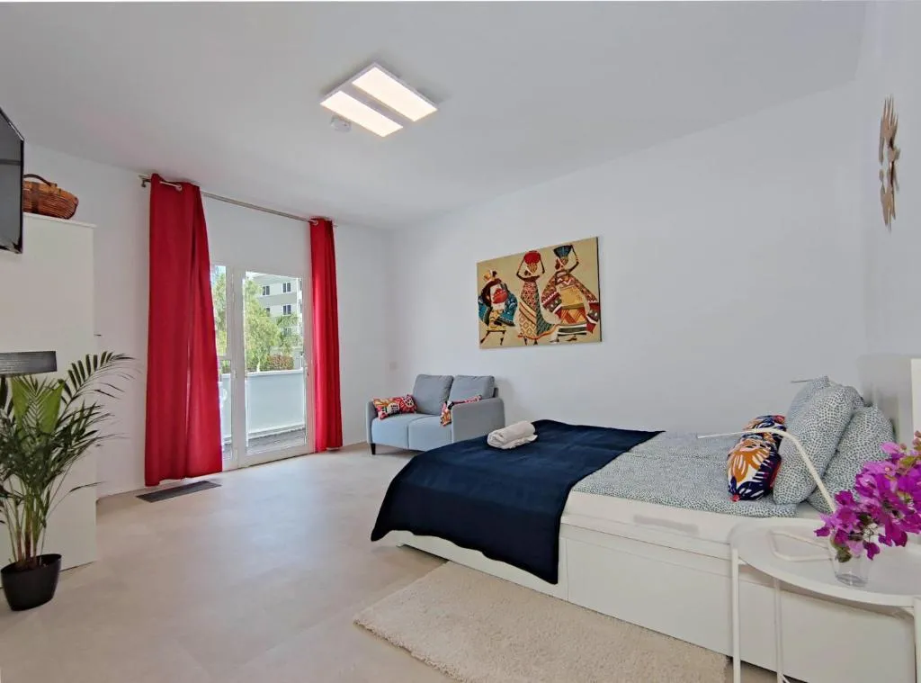 Image 4 of Fantastico