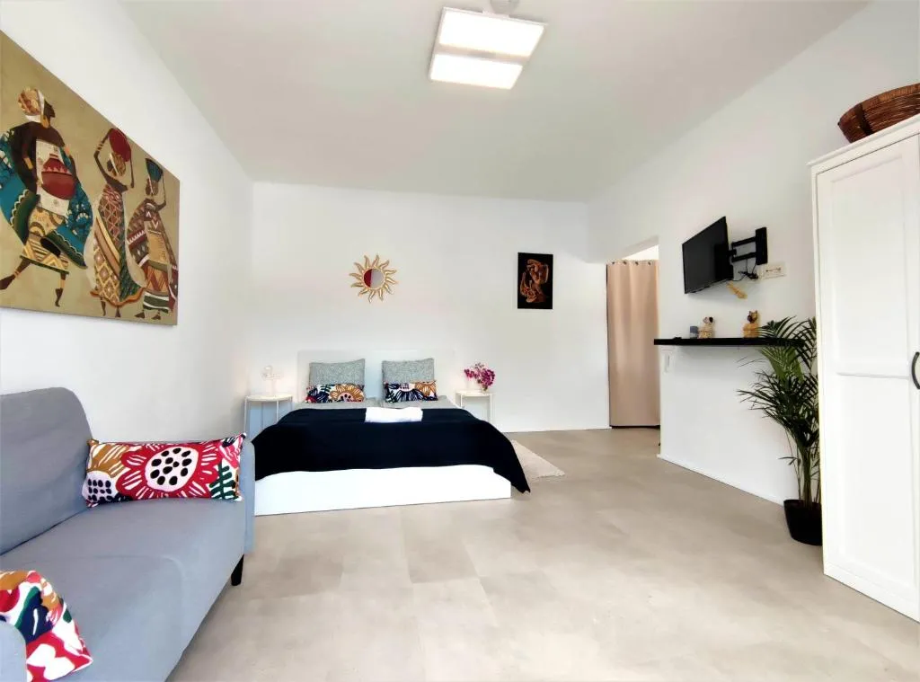 Image 2 of Fantastico