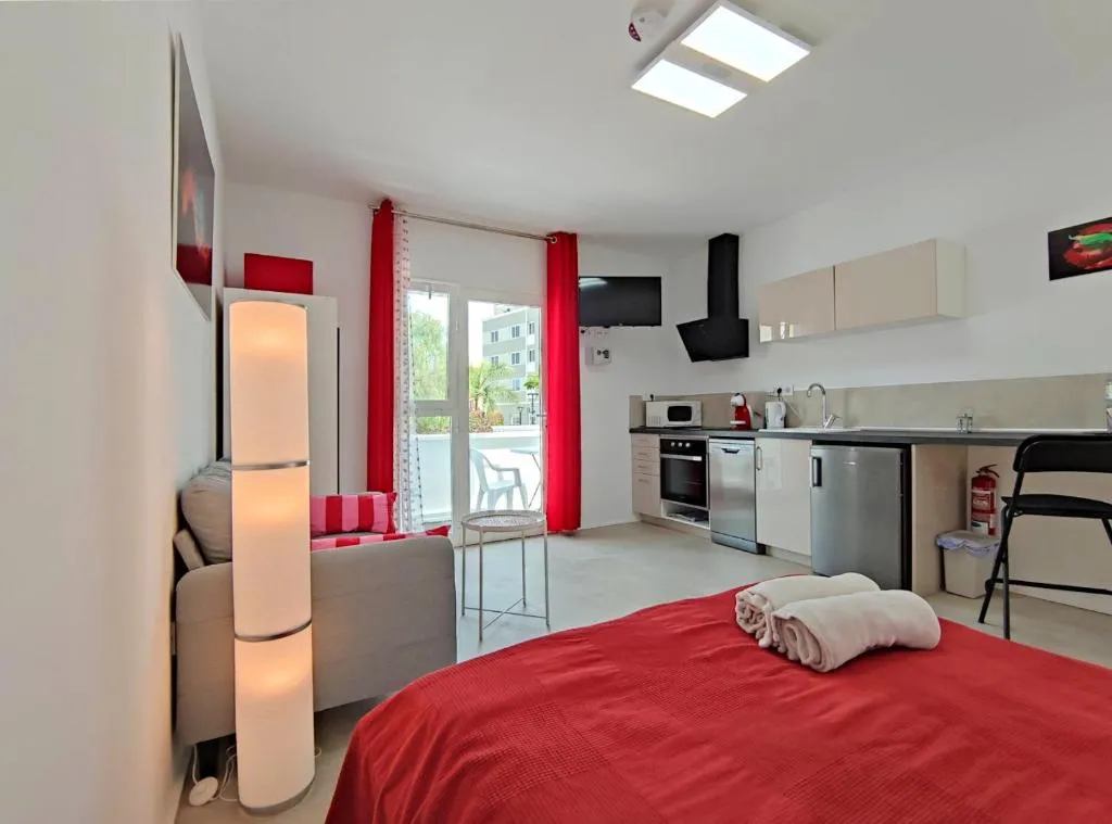 Image 3 of Fantastico