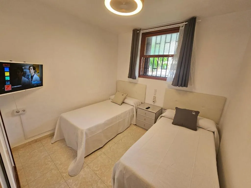 Image 3 of Fayser 108 beachfront with direct pool access from terrace