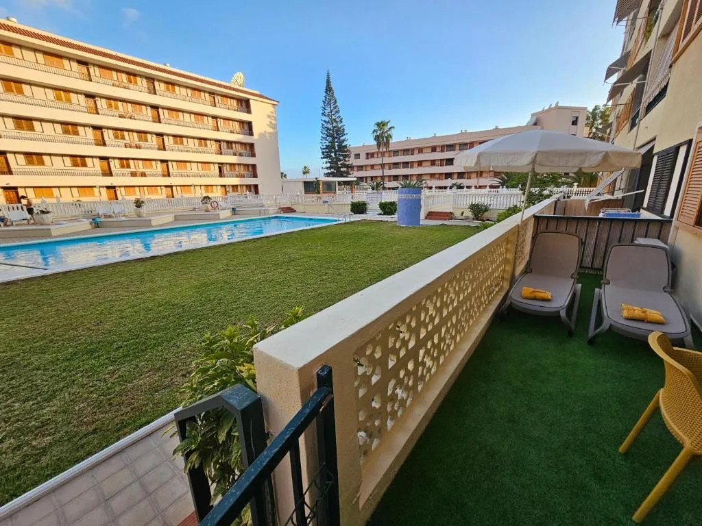 Image 6 of Fayser 108 beachfront with direct pool access from terrace