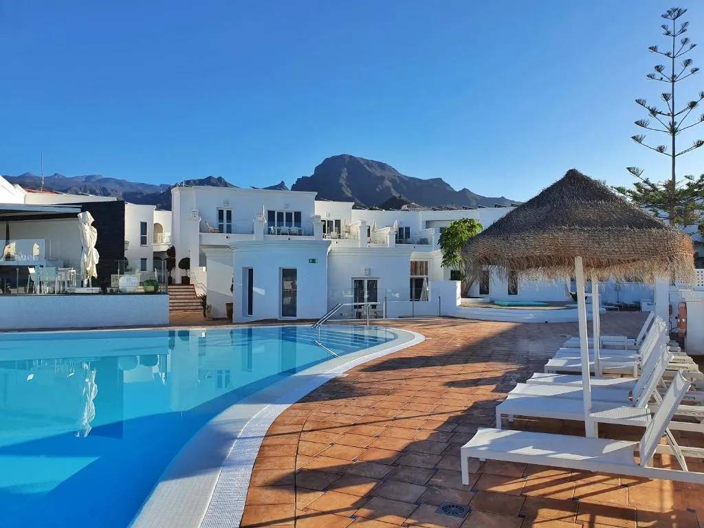 Image 1 of Flamingo Beach Mate