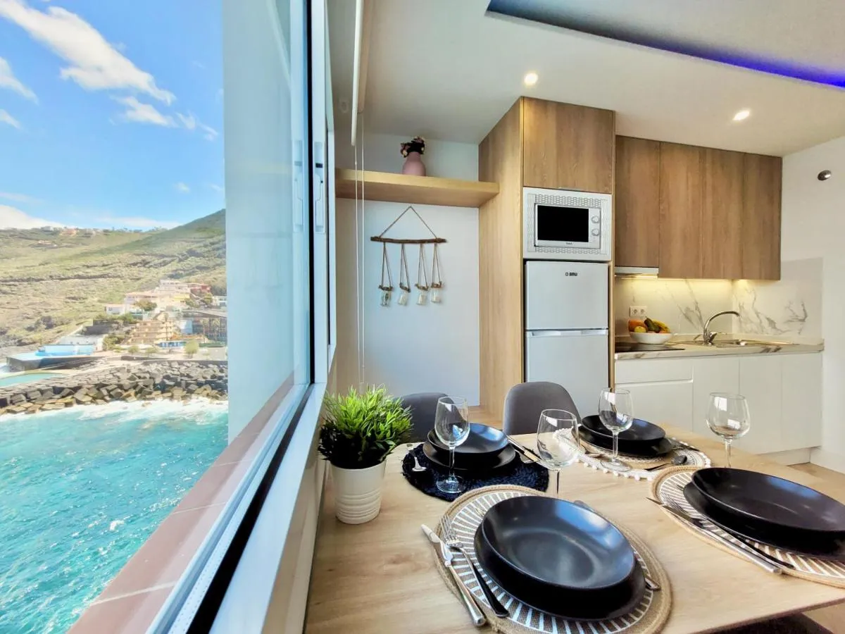 Image 3 of Holiday Feel A