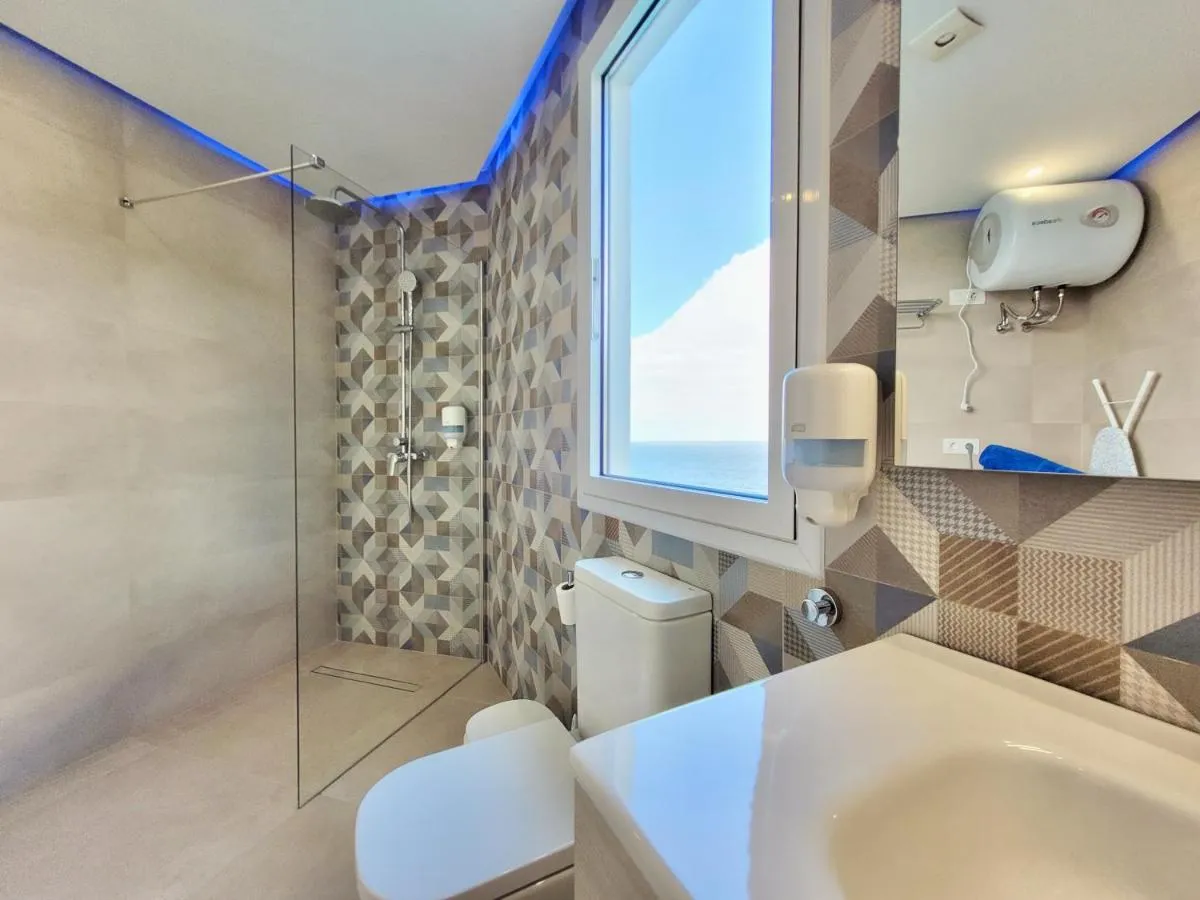 Image 2 of Holiday Feel A