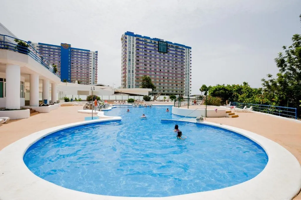 Image 2 of Holiday Studio With Pool