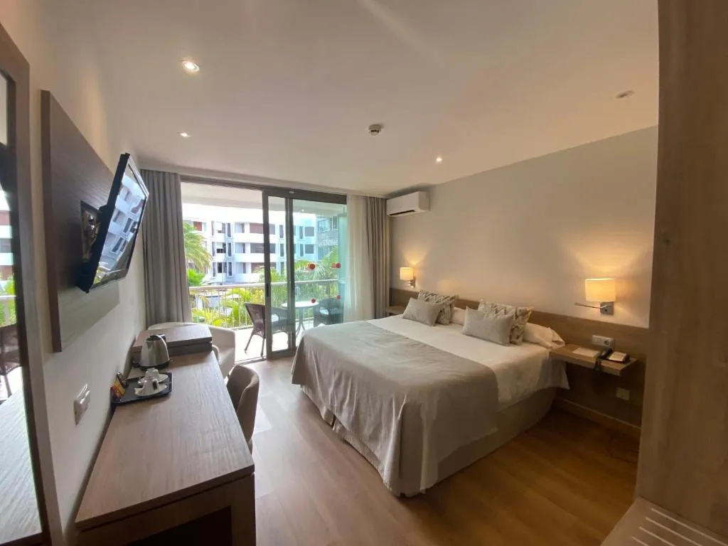 Image 2 of Hotel Colon Rambla