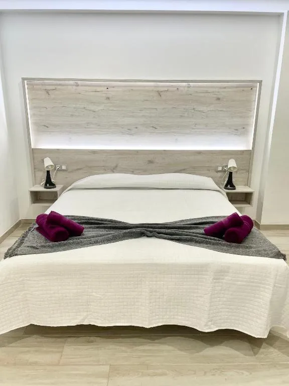 Image 6 of ISLAND SUITES