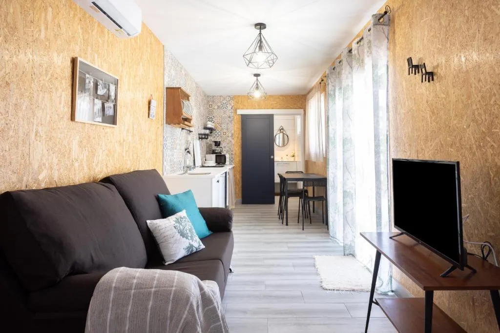 Image 2 of Las Latas del Almendro 3