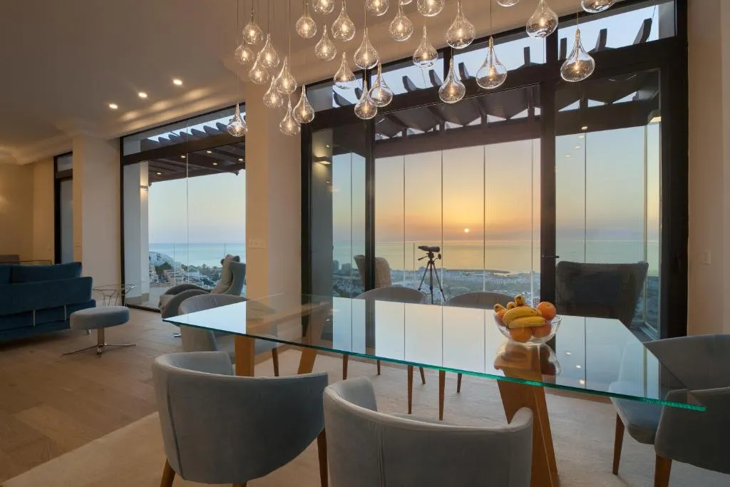 Image 3 of Luxury private villa with heated pool and amazing ocean view