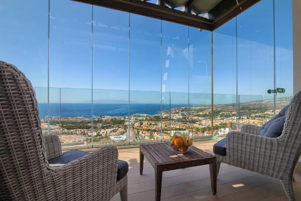 Image 1 of Luxury private villa with heated pool and amazing ocean view