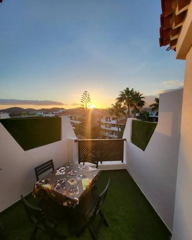 Image 2 of Moderno y luminoso ático con vistas y piscina